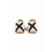 Adidas Originals Damen-Sneaker aus Wildleder in Weiß mit cremefarbenem Canvas, schwarzen Kreuzriemen und hellbrauner Gummisohle