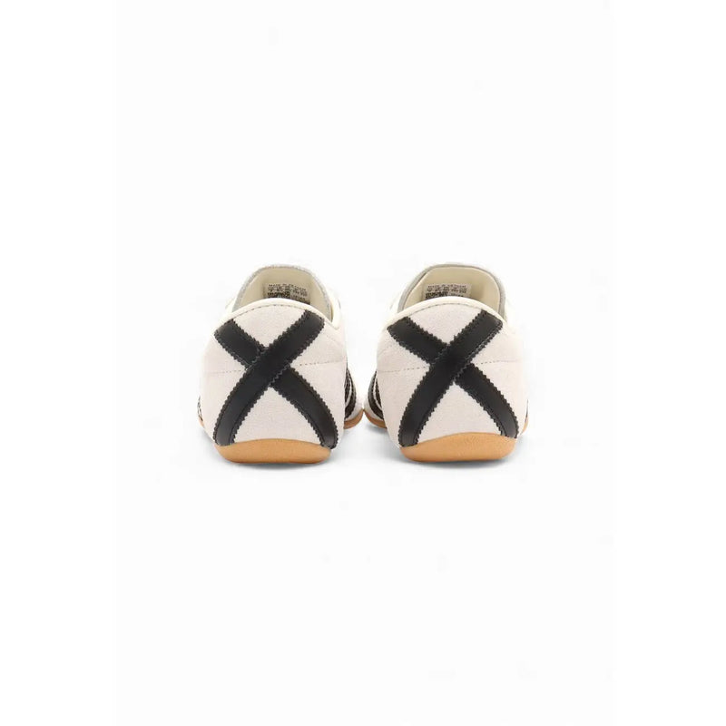 Adidas Originals Damen-Sneaker aus Wildleder in Weiß mit cremefarbenem Canvas, schwarzen Kreuzriemen und hellbrauner Gummisohle