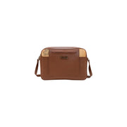 Alviero Martini Damen-Schultertasche aus braunem Polyurethan, Crossbody-Modell mit hellbraunen, kartenförmigen Akzenten und metallischem Logo-Emblem.