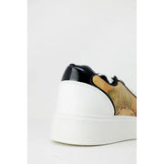 Alviero Martini Damen-Sneaker, weiß, sportlich, mit schwarzer Plateausohle und glänzendem Finish sowie seitlichem Vintage-Landkartenmuster.