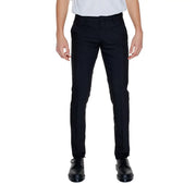 Antony Morato Schwarze, taillierte Herrenhose aus Polyester-Mischgewebe mit schmaler Passform und dezenten Bügelfalten