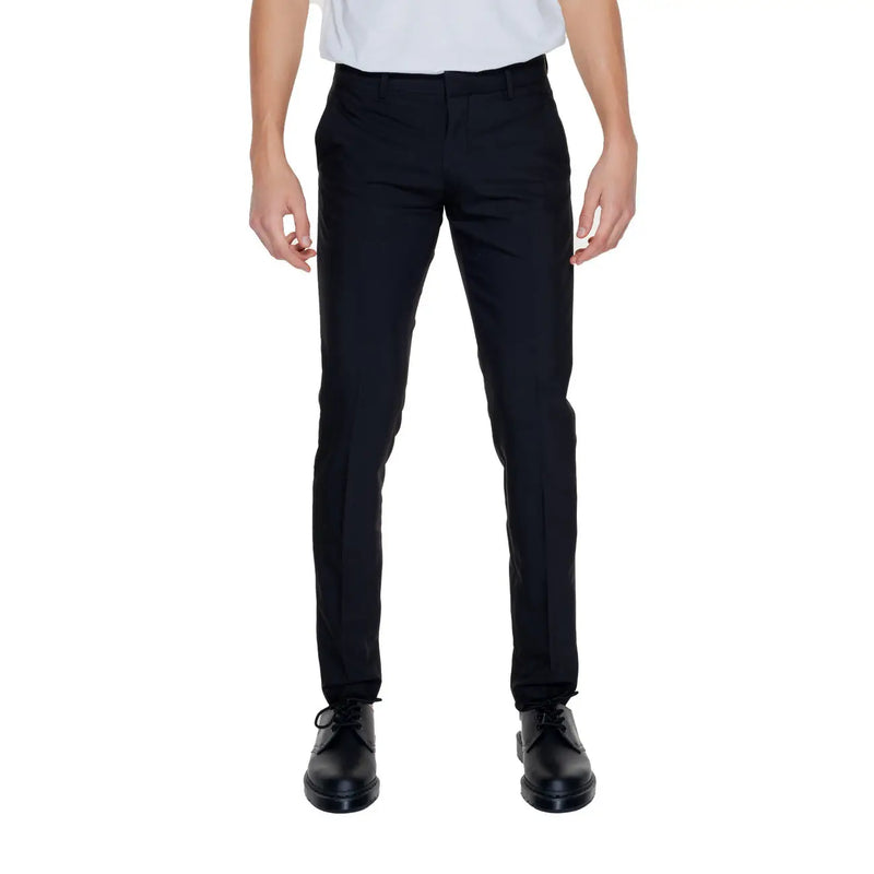Antony Morato Schwarze, taillierte Herrenhose aus Polyester-Mischgewebe mit schmaler Passform und dezenten Bügelfalten