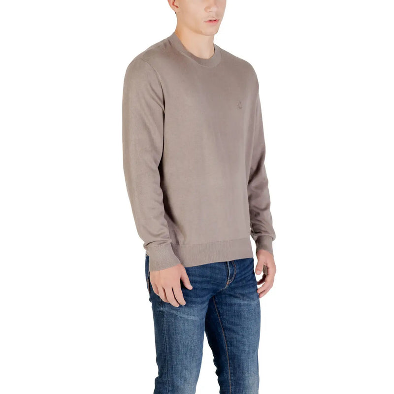 Beige crewneck sweater with a subtle logo on the chest.