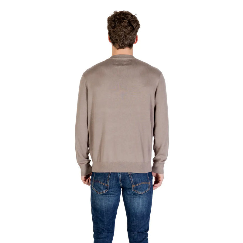 Taupe crew neck sweatshirt with ribbed cuffs and hem, made of cotton blend.