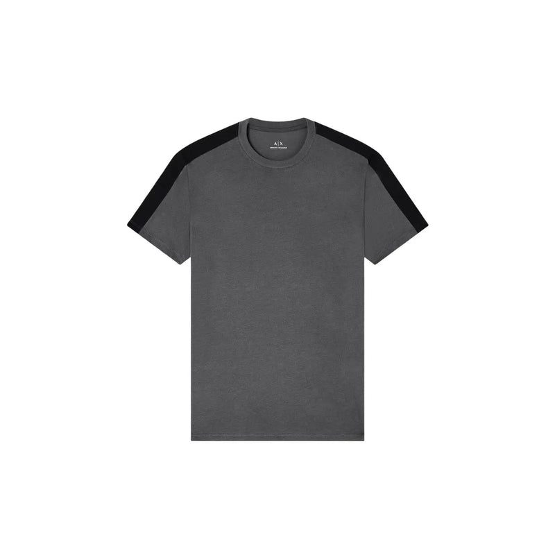 Armani Exchange Schwarzes Herren-T-Shirt aus Baumwolle mit kurzen Ärmeln, grauem Rundhalsausschnitt und kontrastierenden schwarzen Schulterpartien.