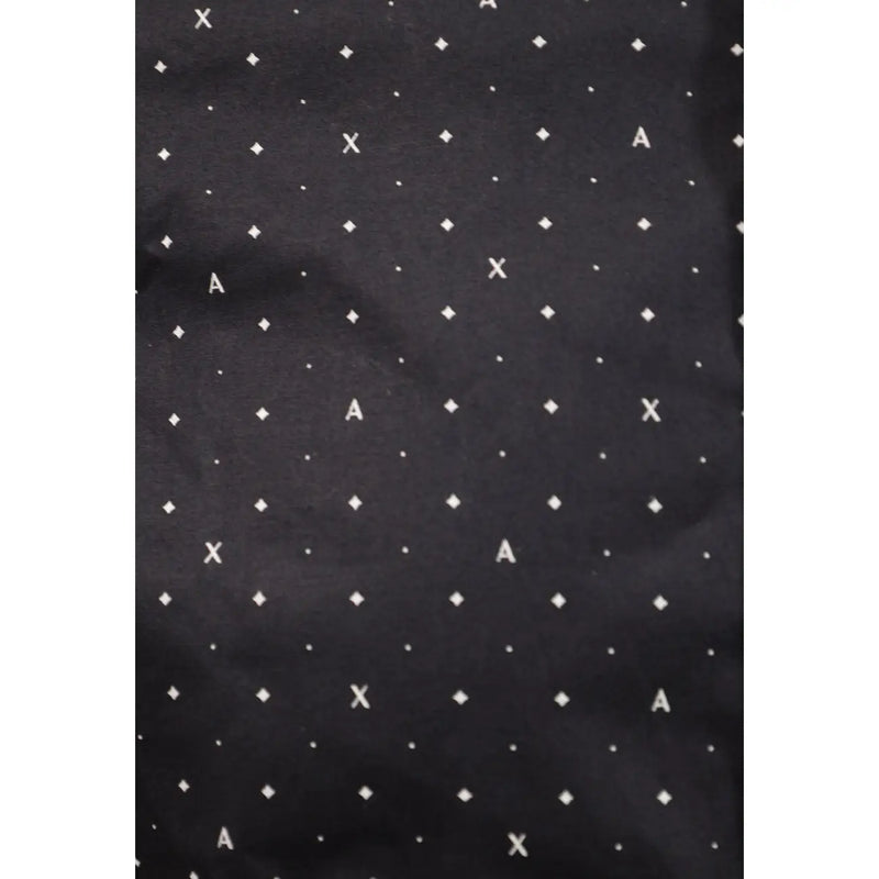 Armani exchange Herrenhemd aus blauer Baumwolle mit geometrischem Muster, schwarzem Stoff mit weißen Rauten und Axtmotiven.