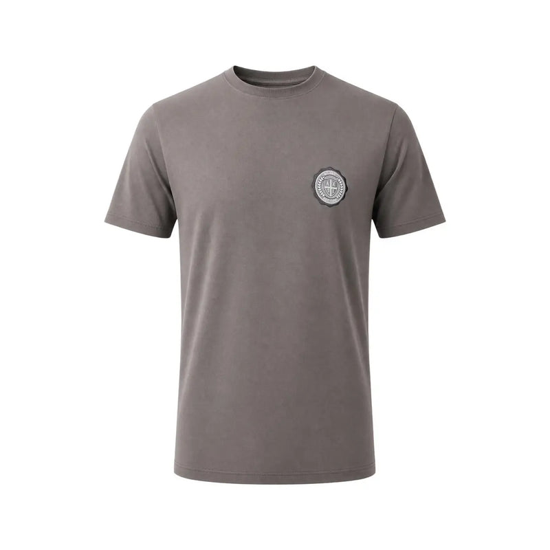 Armani Exchange Braunes Herren-T-Shirt aus Baumwolle mit gedeckten grauen kurzen Ärmeln und dezentem, rundem Logo auf der linken Brust.