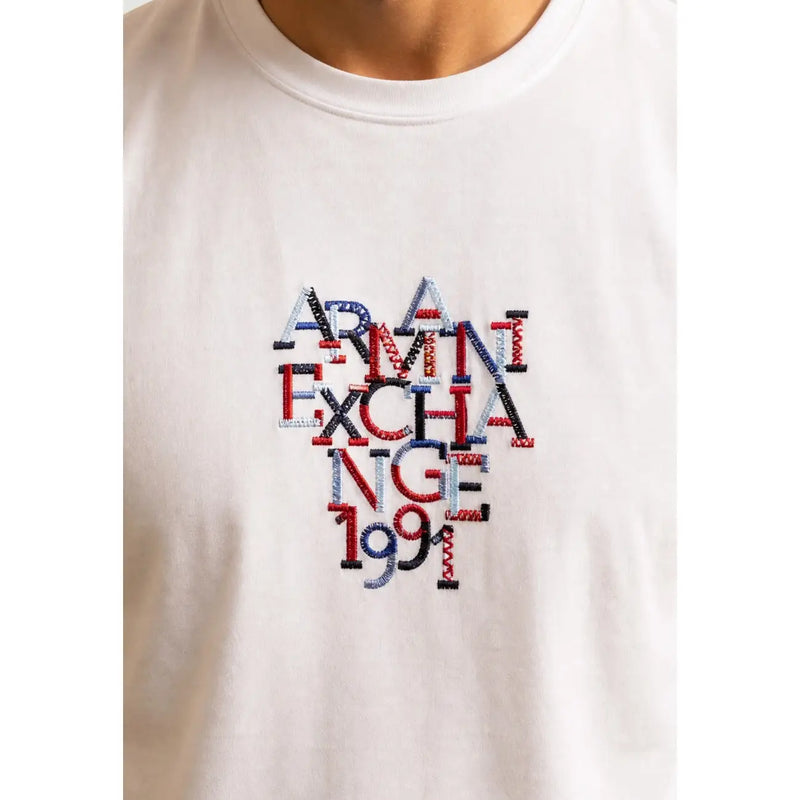 Armani exchange Weißes Herren-T-Shirt aus Baumwolle mit auffälligem, mehrfarbigem, rot-blau-schwarzem, gesticktem Logo auf der Vorderseite