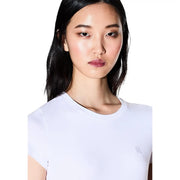 Armani Exchange Weißes Damen-T-Shirt aus Baumwolle mit kurzen Ärmeln und Rundhalsausschnitt sowie dezentem, gesticktem Logo auf der linken Brustseite.