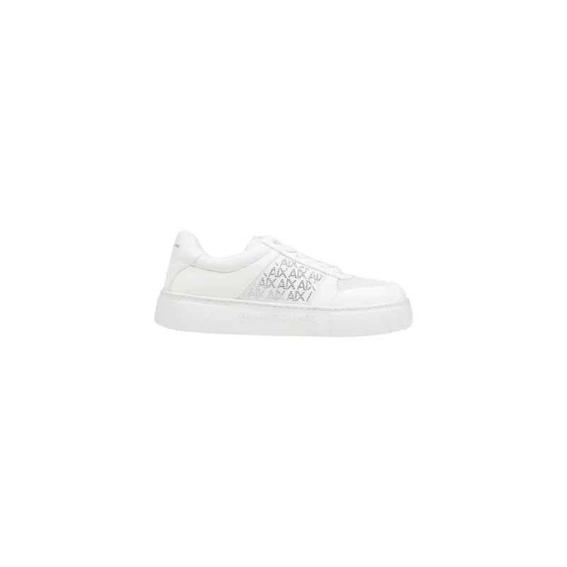 Armani Exchange Weiße Damen-Plateau-Sneaker aus Textil mit glänzender Oberfläche und silbernem Axt-Schriftzug an der Seite