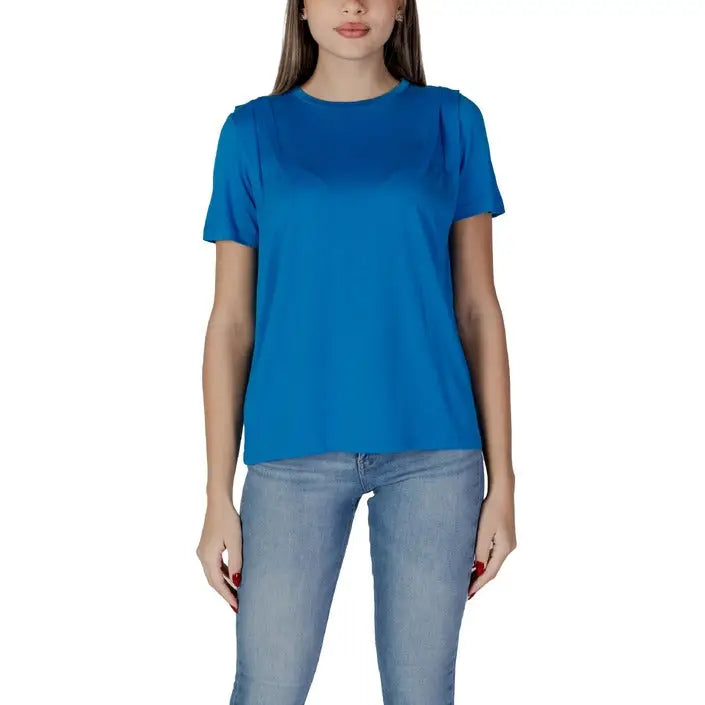 Bright blue B.young women’s round neck t-shirt styled with light wash jeans