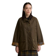Olivgrüne, gewachste Baumwoll-Feldjacke mit dunkelbraunem Kragen und karierten Manschetten von Barbour, beigefarbener, gewachster Baumwollblazer Bedale für Damen