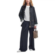 Dunkelgrüner Barbour-Wachsblazer mit Messingknöpfen und kontrastierendem schwarzem Kragen aus Baumwolle für Damen