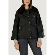 Schwarzer Barbour Damen-Wachsblazer mit dunkelbraunem Cordkragen und goldfarbenen Knöpfen für den Herbst