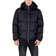 Schwarze, wattierte Jacke mit Kapuze, abgebildet in der Produktliste für Herrenoberbekleidung