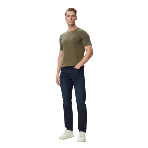 Grünes Baumwoll-T-Shirt von Boss für Herren mit Rundhalsausschnitt und kleiner olivgrüner Tasche auf der linken Brust für die Freizeit.