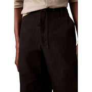 Calvin Klein Jeans Schwarze Herrenhose aus Baumwoll-Nylon mit Kordelzug im Bund und lockerer Passform, dezenter Struktur