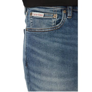 Rückseite von blau Calvin Klein Herren-Stretch-Jeans aus Baumwollmischgewebe mit weißem Markenetikett