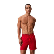 Calvin Klein Jeans Herren-Badehose in Rot mit Kordelzugbund, passend zur mittelgrauen Bademodenkollektion