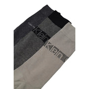 Drei Calvin Klein Jeans Herren-Baumwollsocken in Beige, Schwarz und Hellgrau mit markantem Klein-Logostreifen in Geschenkbox