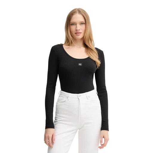 Schwarzer, langärmeliger, gerippter Baumwollbody mit kleinem, gesticktem Logo auf der Brust von Calvin Klein Jeans Damenkollektion