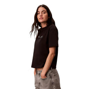 Calvin Klein Jeans Schwarzes, kurzärmeliges Baumwoll-T-Shirt für Damen mit dezentem, weißem Logo in Schreibschrift auf der Brust