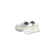 Calvin Klein Jeans Graue Damen-Sneaker aus Leder mit klobiger Sohle, weißen Akzenten und hellblauer Sohle mit Logo an der Seite