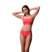 Leuchtendes Korallenrot Calvin Klein Jeans Orangefarbenes Strand-Set für Damen: Bralette mit eckigem Ausschnitt und hochgeschnittenem Höschen
