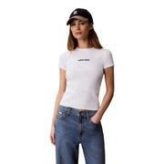 Weiß Calvin Klein Jeans Kurzarm-T-Shirt aus Baumwolle für Damen mit Rundhalsausschnitt und schwarzer Logostickerei.