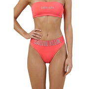 Korallenrosa Calvin Klein trägerloser Nylon-Bikini top mit silbernem Logo für Damen in der brasilianischen Strandmodekollektion