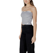 Calvin Klein Jeans Damen weiß gestreiftes trägerloses Crop-Top top mit schwarz-weißen Streifen und kleinem Logo auf der Vorderseite