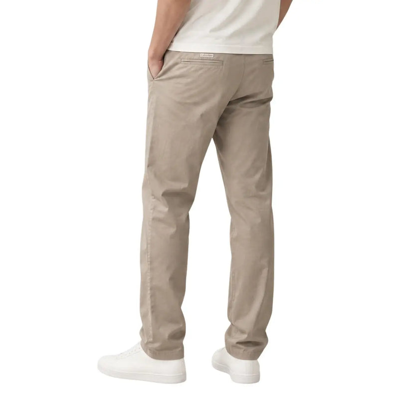 Calvin Klein Beige Herren-Baumwollhose aus khakifarbenem Chino-Stoff mit geradem Bein und dezenten Ziernähten
