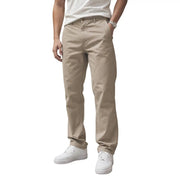 Calvin Klein Beigefarbene Herren-Baumwollhose aus khakifarbenem Chino-Stoff mit klassischem geradem Bein und dezenten Ziernähten.
