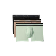 Dreiteiliges Set aus schwarzen Calvin Klein Herren-Baumwoll-Trunks in Schwarz, Beige und Hellgrün mit kontrastierenden elastischen Bündchen.