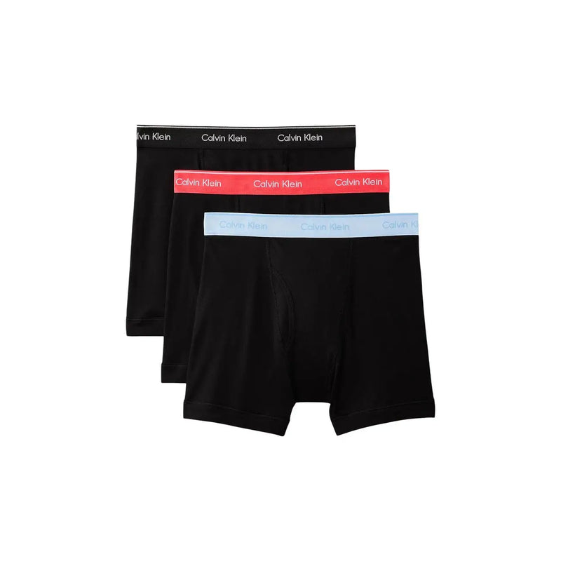 Set aus drei schwarzen Calvin Klein Herren-Boxershorts aus Baumwolle mit rotem, hellblauem und schwarzem Gummibund.