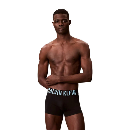 Schwarz Calvin Klein Baumwoll-Trunks für Herren mit hellblauem Logoband im Dreierpack für bequemen Alltagsgebrauch