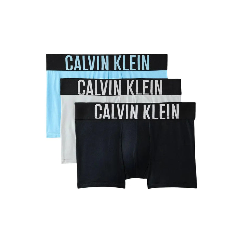 Calvin Klein 3er-Pack Herren-Baumwoll-Boxershorts in Schwarz, Hellblau und Weiß mit auffälligem Logo am elastischen Bund