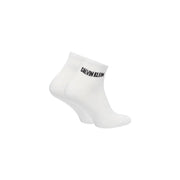 Weiße Calvin Klein Herren-Baumwollsocken mit schwarzem Logo für bequemen Tragekomfort im Alltag