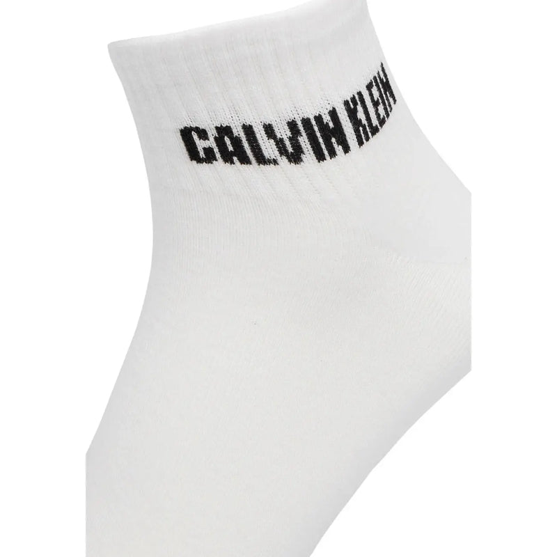 Weiße Calvin Klein Baumwoll-Knöchelsocke mit schwarzem Logo aus der Calvin Klein Herren-Baumwollunterwäschekollektion