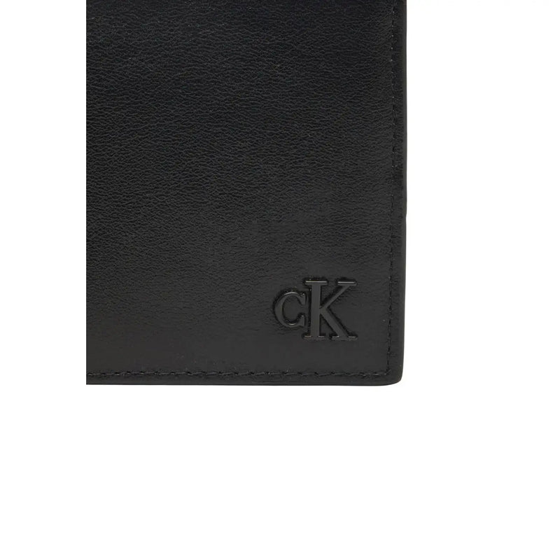 Calvin Klein Schwarze Herren-Ledergeldbörse mit geprägtem CK-Logo, Maße 11 x 9 x 2 cm, Ansicht von der Rückseite
