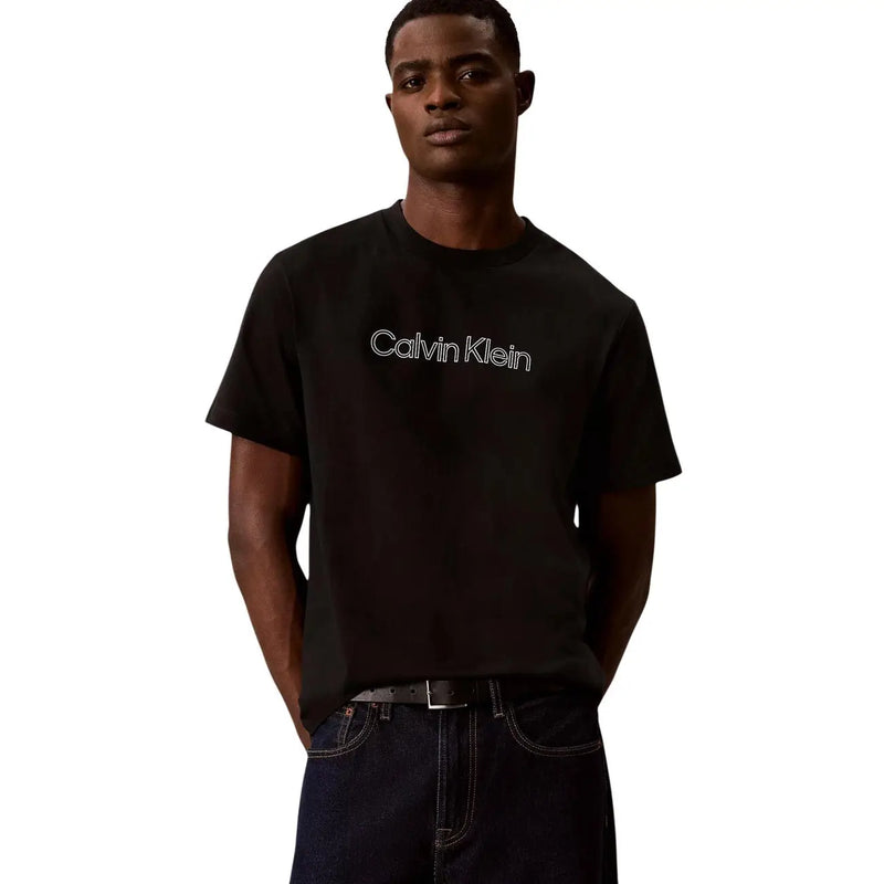 Calvin Klein Schwarzes Herren-T-Shirt aus Baumwolle mit klassischer Passform und weißem, gesticktem Logo auf der Brust