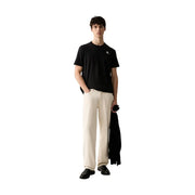 Calvin Klein Schwarzes Herren-T-Shirt aus Baumwolle, klassische Passform, mit kleinem weißen Logo auf der Brust.