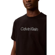 Calvin Klein Schwarzes Herren-T-Shirt aus Baumwolle in klassischer Passform mit weiß umrandetem Logo auf der Brust