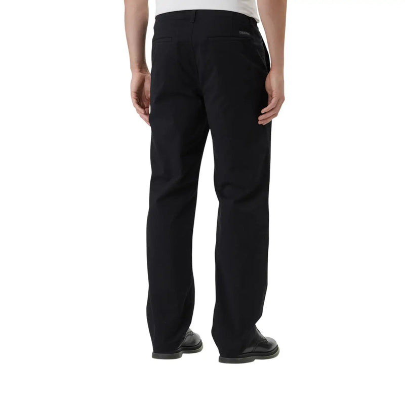 Schwarze Herren-Chino-Hose aus Baumwolle von Calvin Klein mit geradem Bein und dezenten Ziernähten