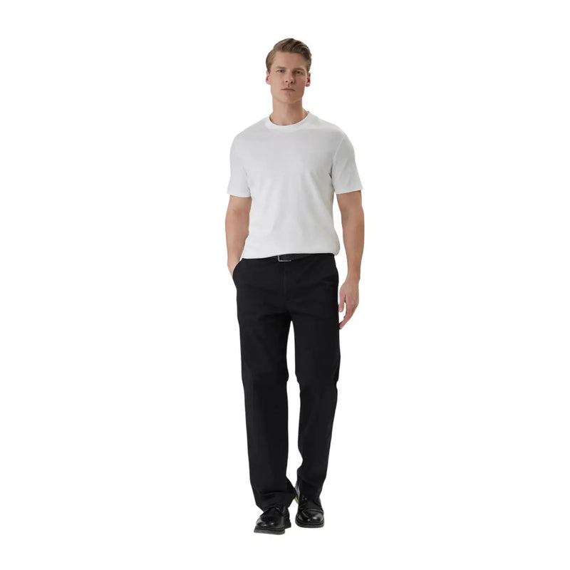 Calvin Klein Schwarze Herren-Baumwollhose mit elegantem, geradem Bein und dezenter Bügelfalte für formelle Anlässe