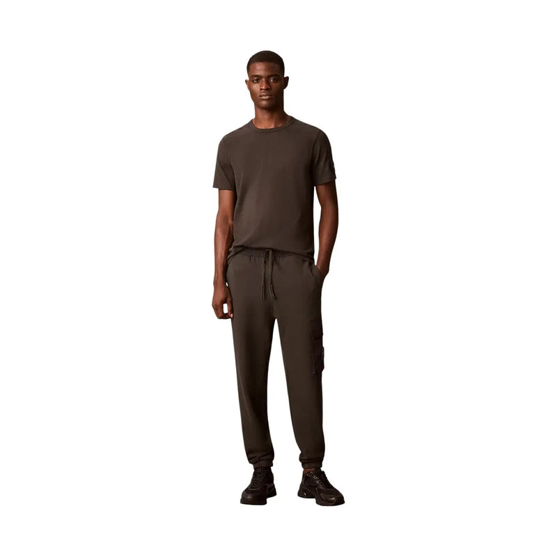Dunkelolivgrüne Jogginghose aus Baumwolle mit Kordelzug im Bund und Cargotaschen im Stil der grauen Baumwollmischhose von Calvin Klein für Herren