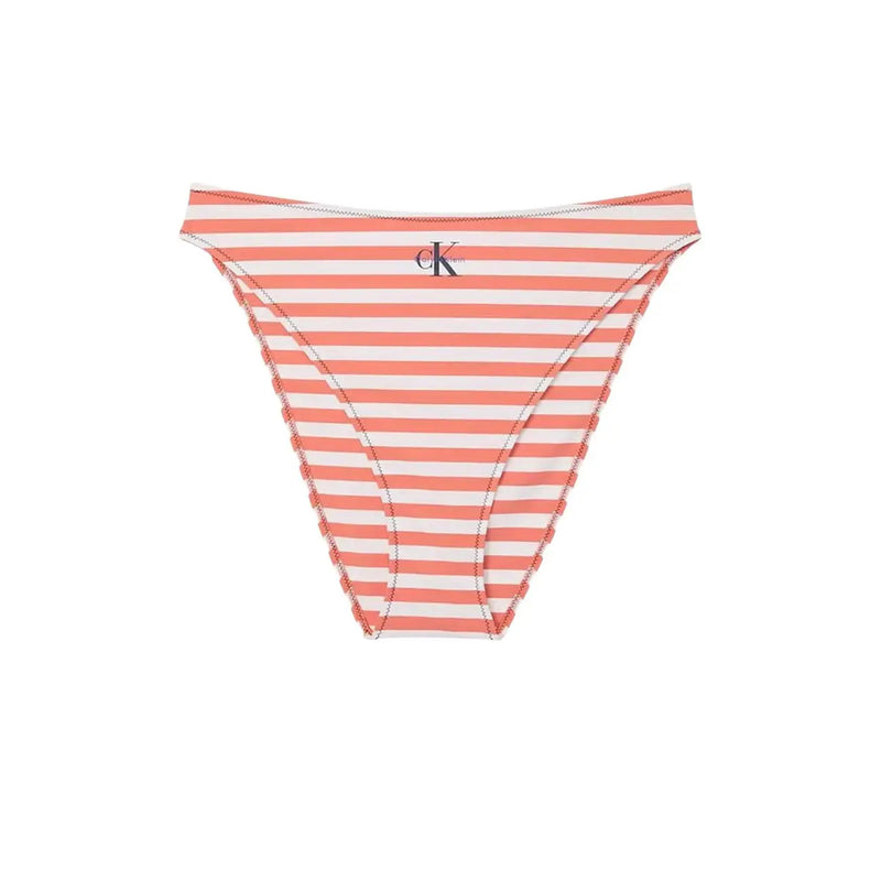 Calvin Klein Damen-Bikinihose aus orange-weiß gestreiftem Nylon-Elastan mit gewelltem Saum, von hinten gesehen.
