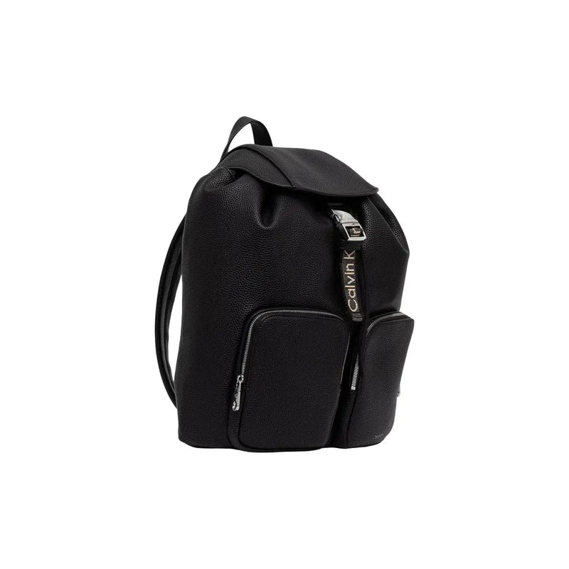 Calvin Klein Schwarzer Damen-Rucksack aus Polyurethan, 28 cm, mit strukturiertem Leder, silberfarbenen Reißverschlussanhängern und Marken-Schulteranhänger