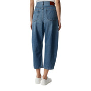 Calvin Klein Damen-Jeans aus blauem Baumwoll-Denim mit hohem Bund, weitem Bein und brauner Ledergürtelschlaufe, die die Rückseite zeigt.
