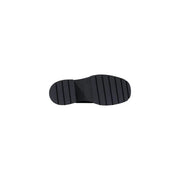 Schwarze Gummisohle mit grobem, geripptem Profil an schwarzen Calvin Klein Damen-Ledersneakers